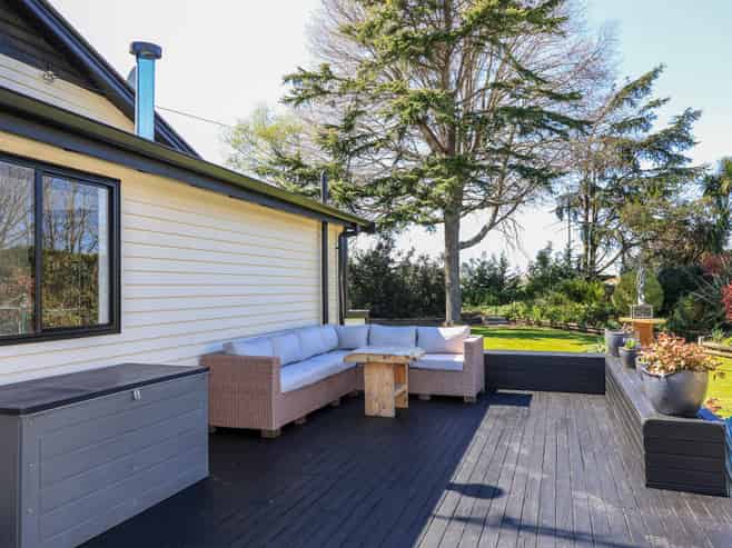 7 Longlands Road East, Longlands