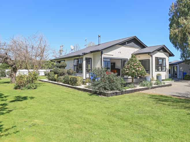 7 Longlands Road East, Longlands