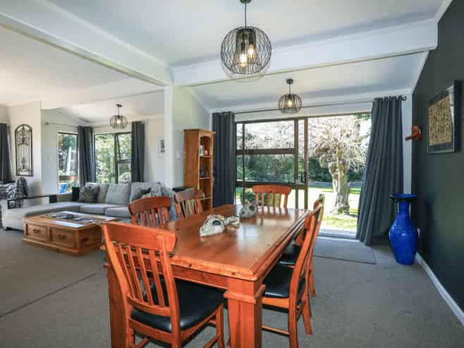 7 Longlands Road East, Longlands