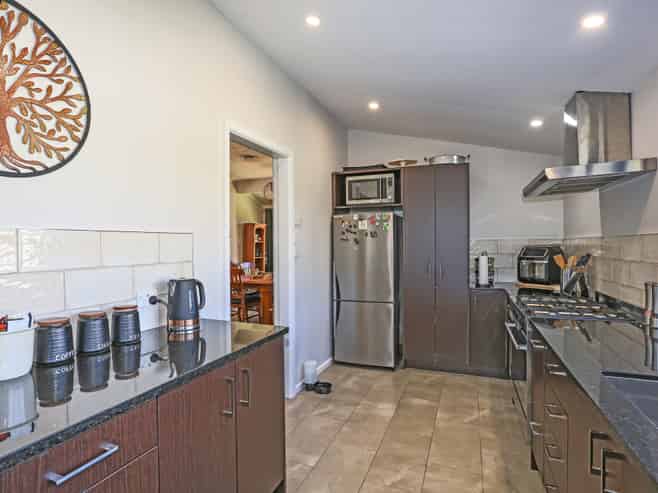 7 Longlands Road East, Longlands