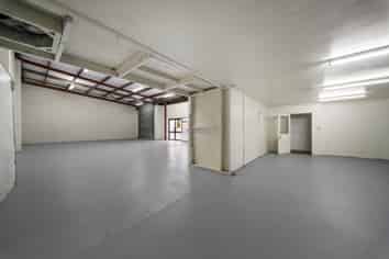 RENT REDUCED - SECURE INDUSTRIAL UNIT