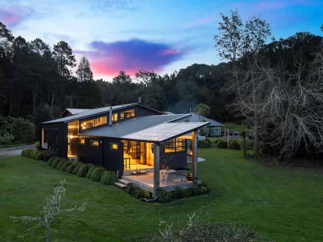 581 West Coast Road, Oratia
