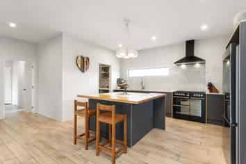 818 Oxford Road, Fernside