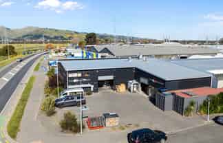 Standout warehouse and showroom with profile