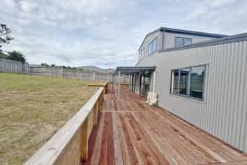 10 Sandown Avenue , Himatangi