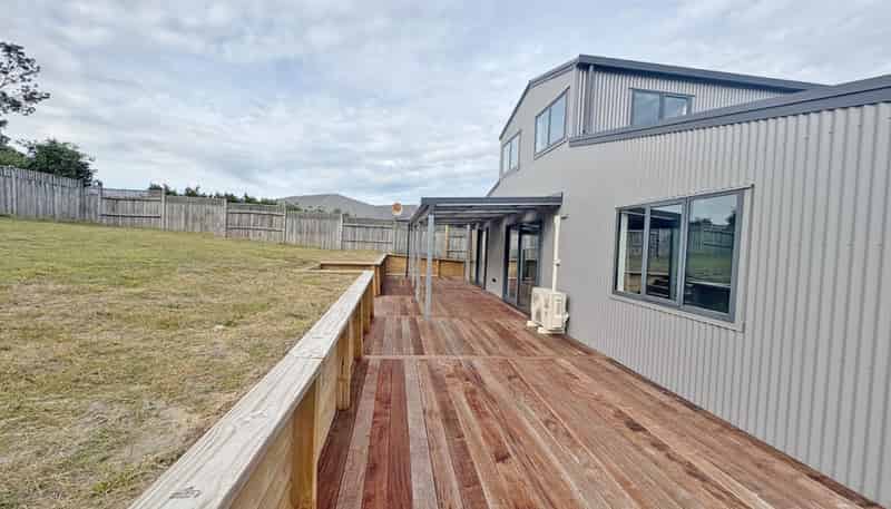 10 Sandown Avenue , Himatangi