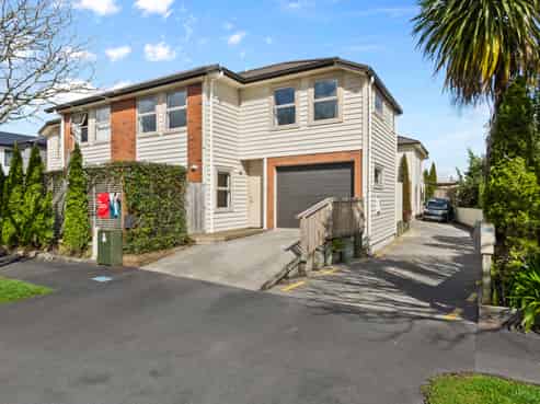 2/52 Cook Street, Hamilton East