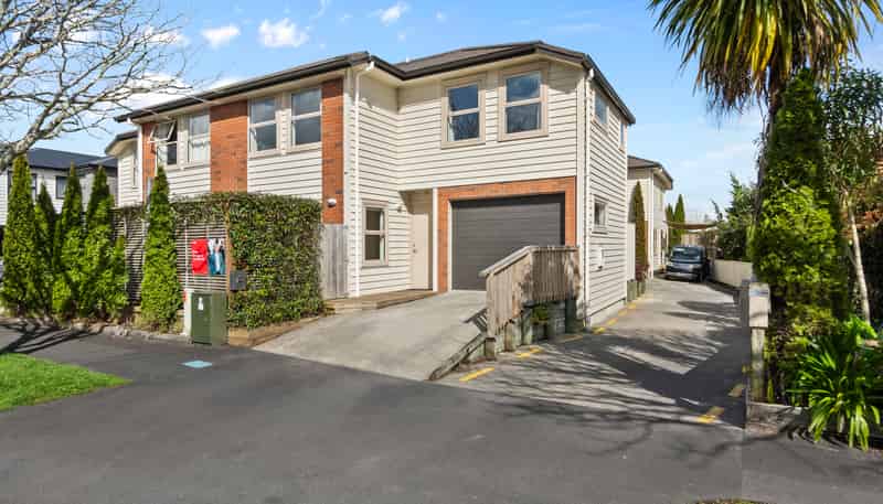 2/52 Cook Street, Hamilton East