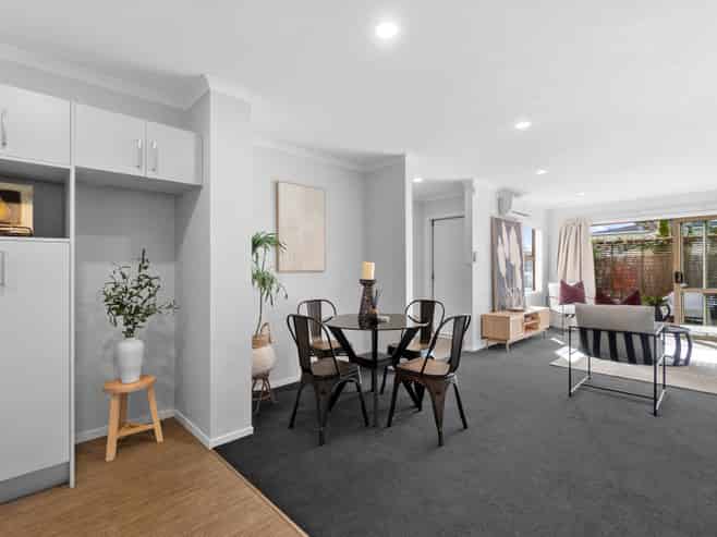 2/52 Cook Street, Hamilton East