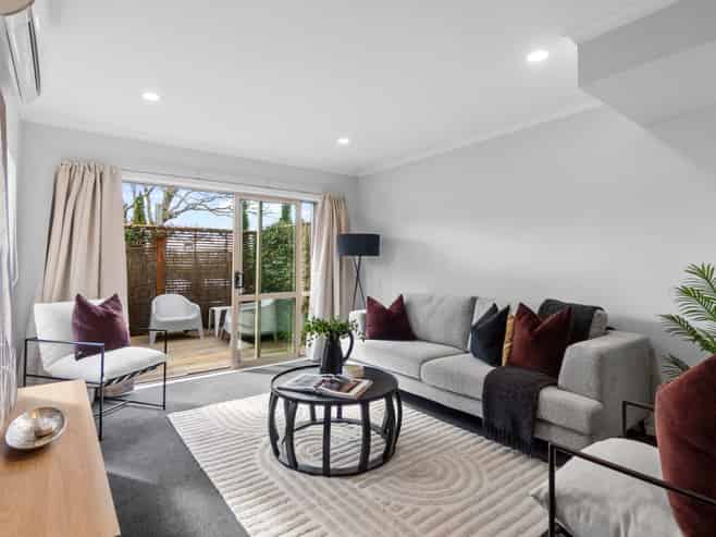 2/52 Cook Street, Hamilton East
