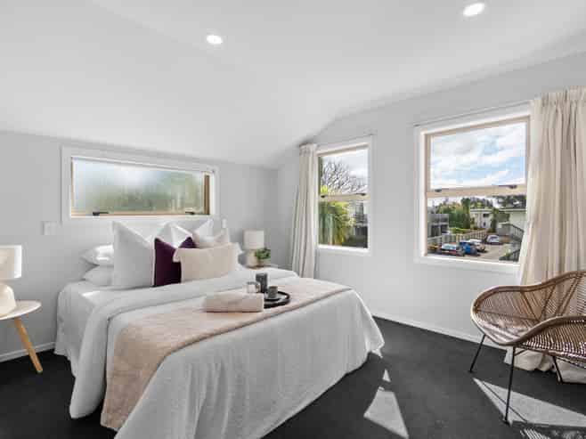 2/52 Cook Street, Hamilton East