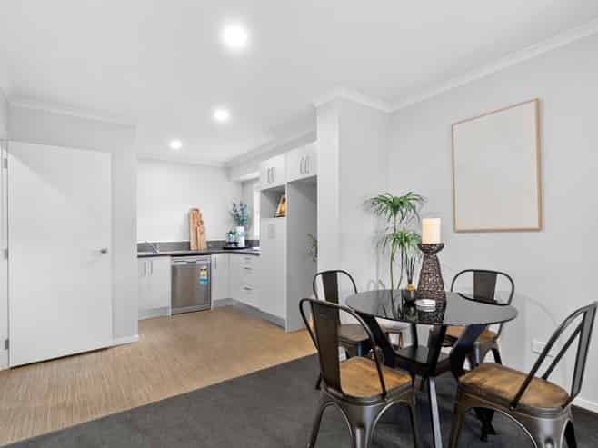 2/52 Cook Street, Hamilton East