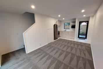 9/7 Spencer Street, Addington