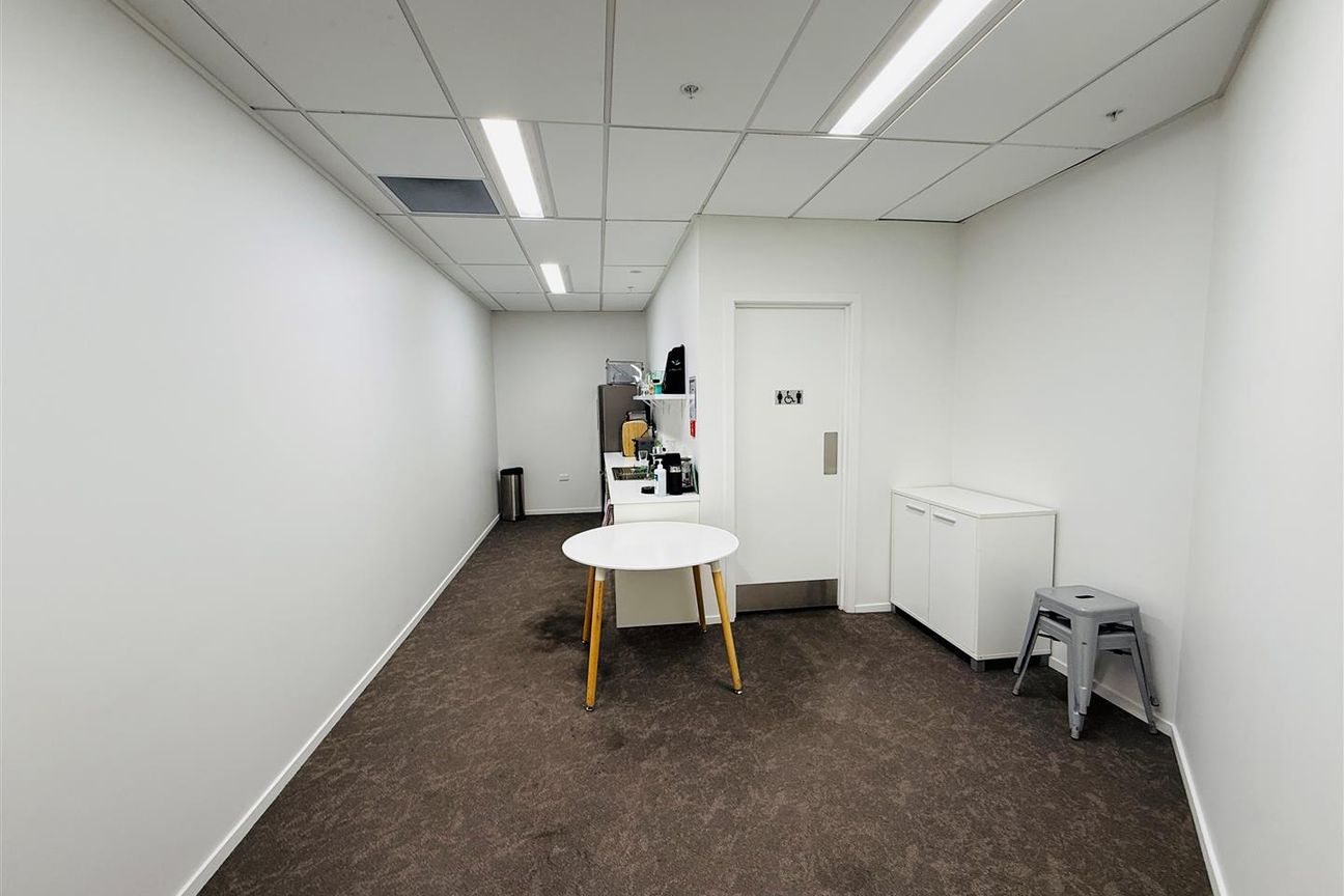 Smart CBD Office with Everything in Place - Altro