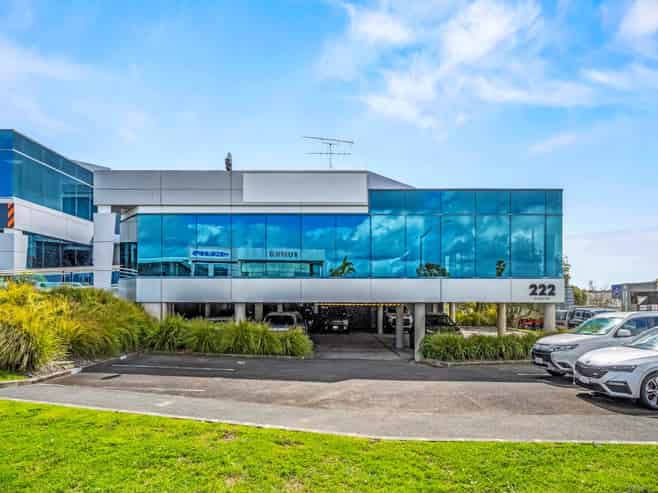 REFURBISHED BUSH ROAD CORNER OFFICE

