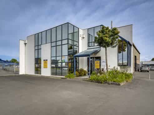 Versatile office and warehouse opportunity