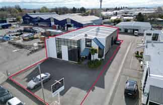 Versatile office and warehouse opportunity