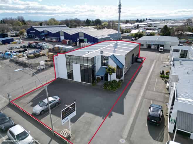 Versatile office and warehouse opportunity