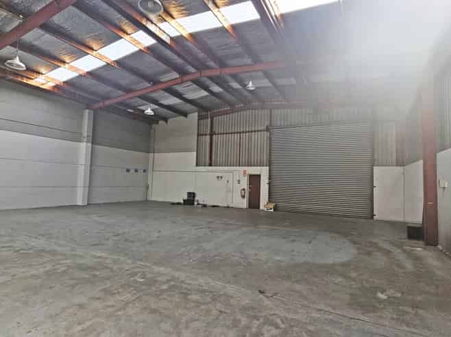 Versatile office and warehouse opportunity