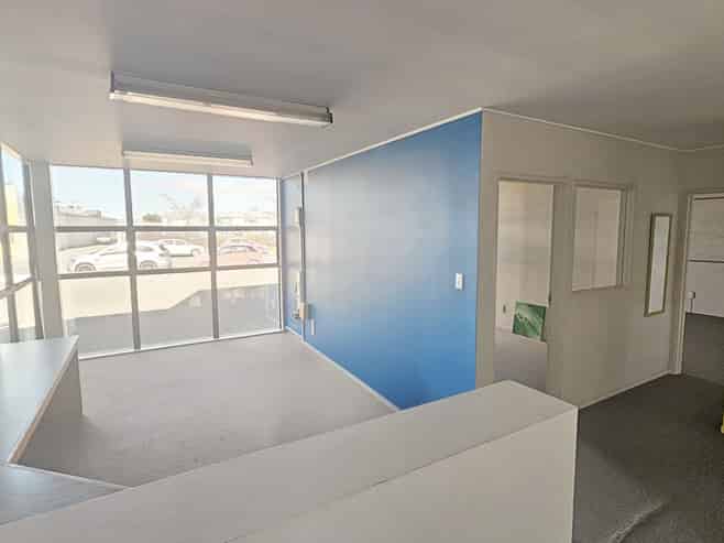 Versatile office and warehouse opportunity
