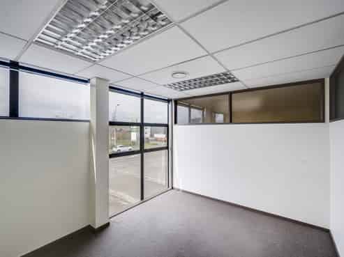 Versatile office and warehouse opportunity