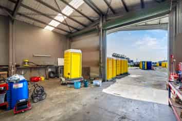 Wiri Workshop & Generous Yard