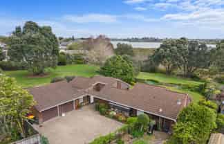 69 Walter Strevens Drive, Conifer Grove