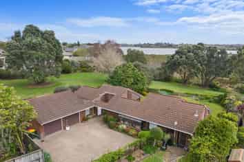 69 Walter Strevens Drive, Conifer Grove