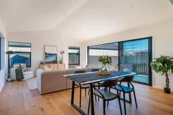 6 Simpson Cr, Wanaka