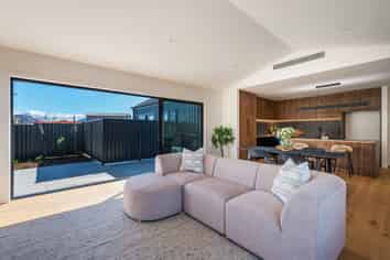 6 Simpson Cr, Wanaka