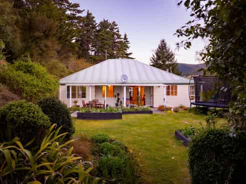 265 Lud Valley Road, Hira