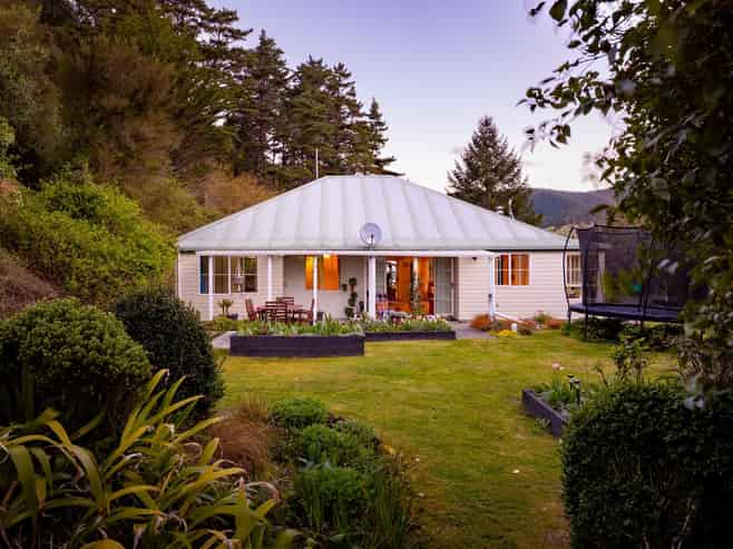 265 Lud Valley Road, Hira