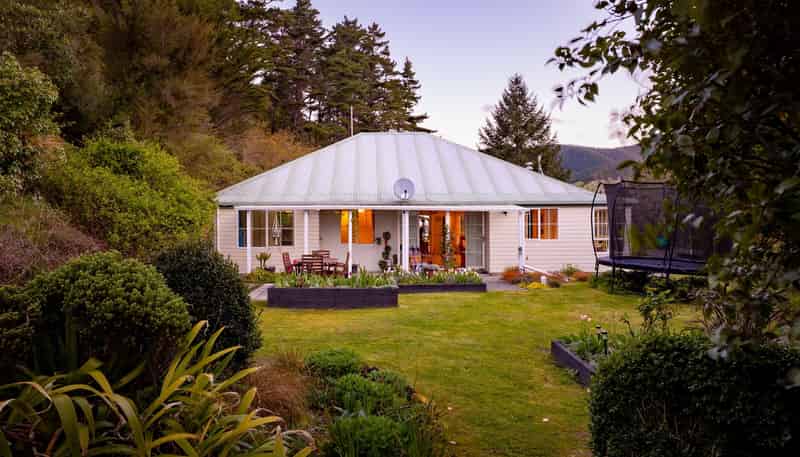 265 Lud Valley Road, Hira