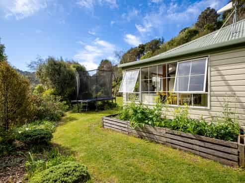 265 Lud Valley Road, Hira