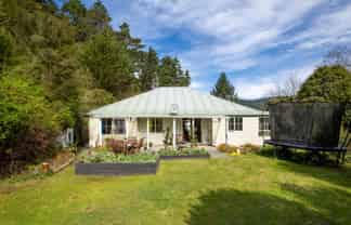 265 Lud Valley Road, Hira