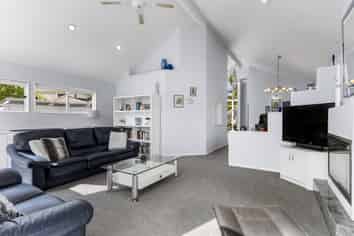 9 Muka Close, The Gardens