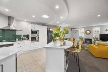 9 Harrison Court, Clive