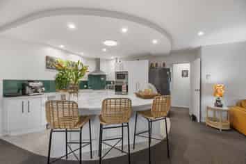 9 Harrison Court, Clive