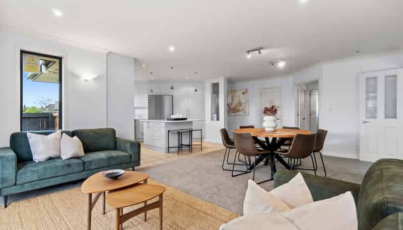 1 Parkwood Place, Huntington