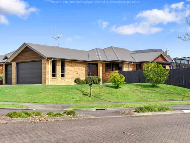 1 Parkwood Place, Huntington