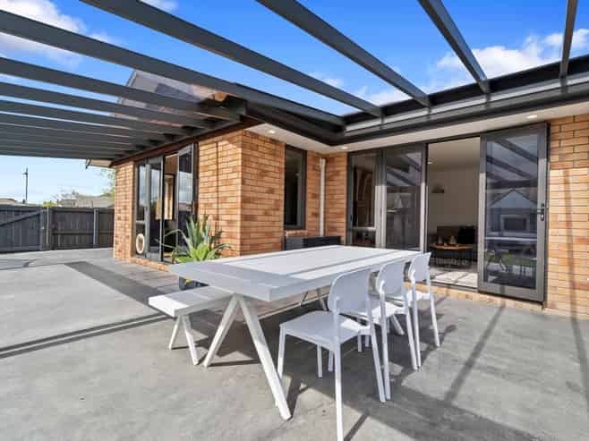 1 Parkwood Place, Huntington