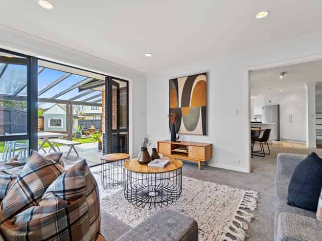 1 Parkwood Place, Huntington