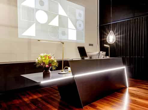 HIGH STREET SHOWROOM / OFFICE / RETAIL GEM
