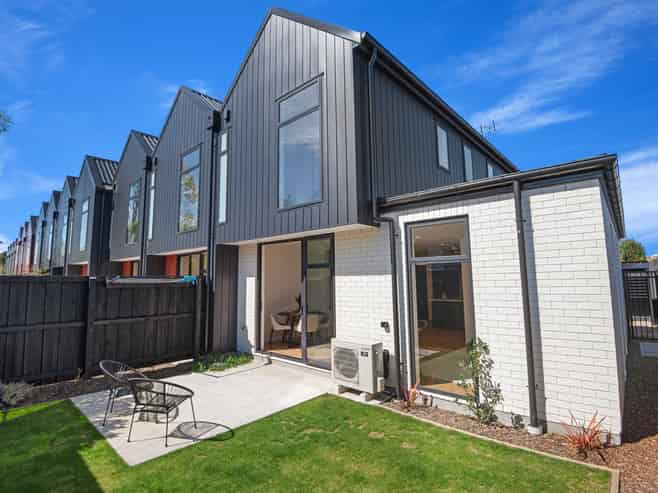 7/15 Donald Place, Merivale