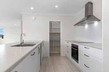 39 Lake Drive, TIKIPUNGA
