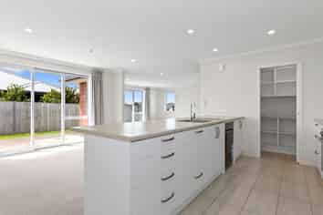 39 Lake Drive, TIKIPUNGA