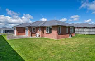 39 Lake Drive, TIKIPUNGA