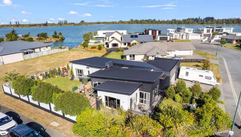 1 Penbury Close Huntingdon, Huntingdon/Lake Hood