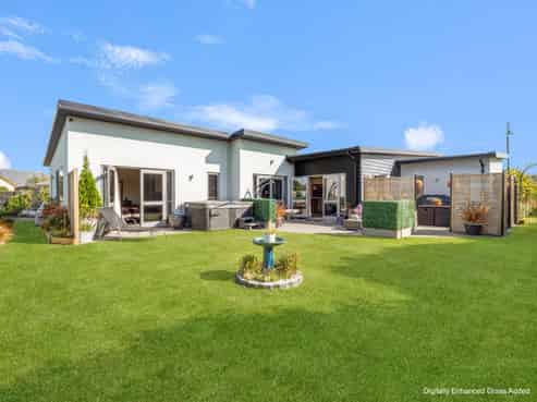 1 Penbury Close, Huntingdon/Lake Hood