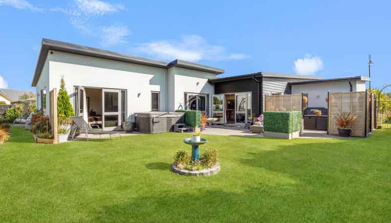 1 Penbury Close Huntingdon, Huntingdon/Lake Hood